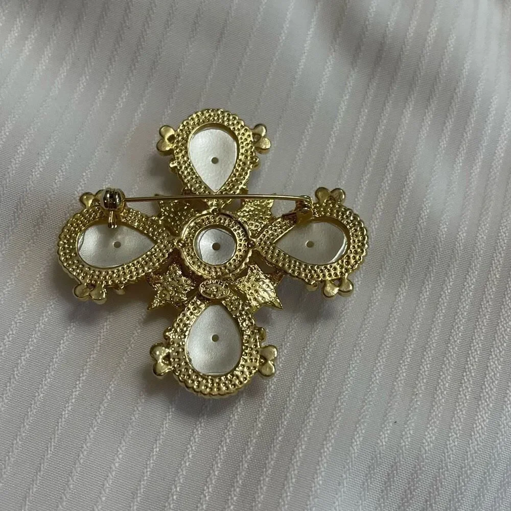 Chanel Pearl Crystal Statement Brooch